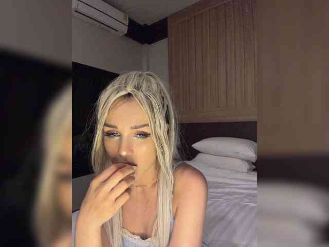 Sonya-Love webcam