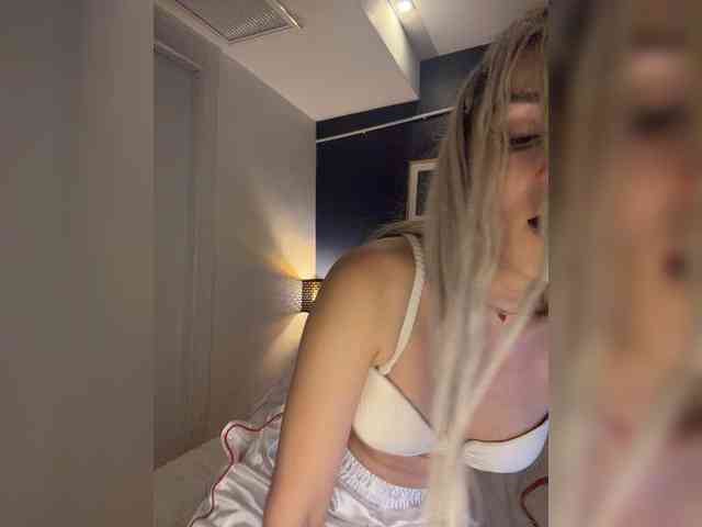 Sonya-Love webcam