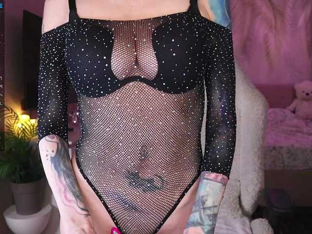 Break-me-Shake-me's BongaCams show and profile