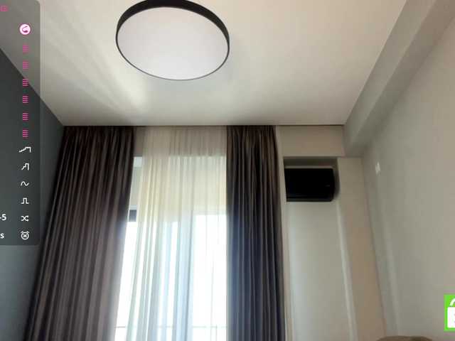 TyeshaDirksen live cam on BongaCams