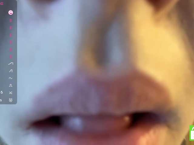 TyeshaDirksen live cam on BongaCams
