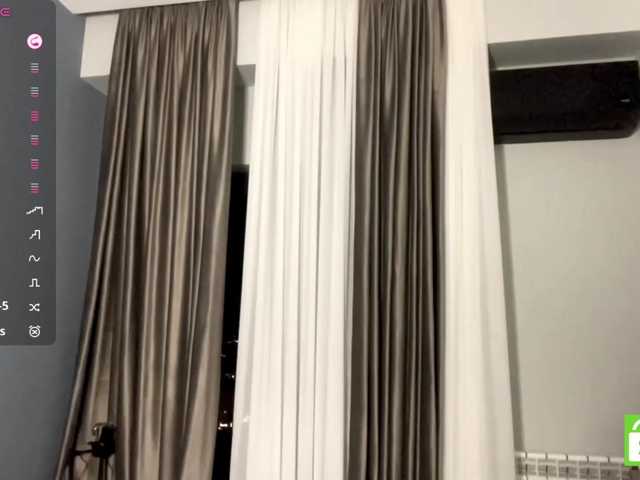 TyeshaDirksen live cam on BongaCams