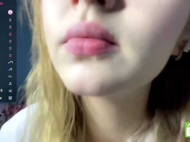 TyeshaDirksen live cam on BongaCams
