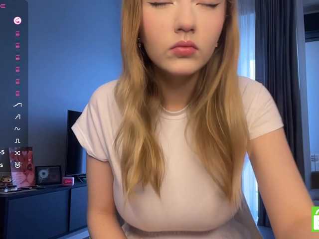 TyeshaDirksen live cam on BongaCams