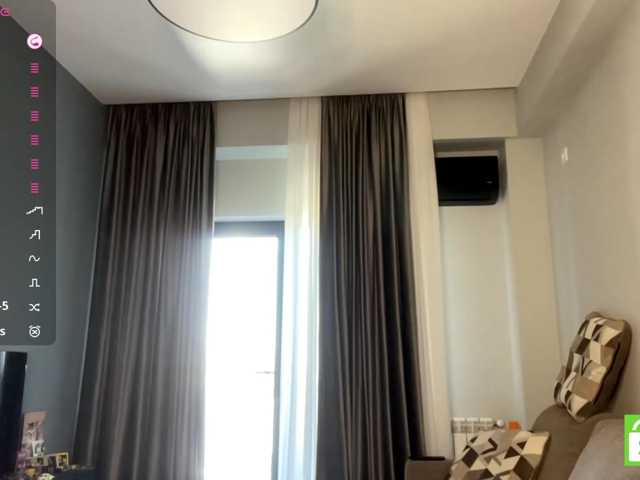 TyeshaDirksen live cam on BongaCams
