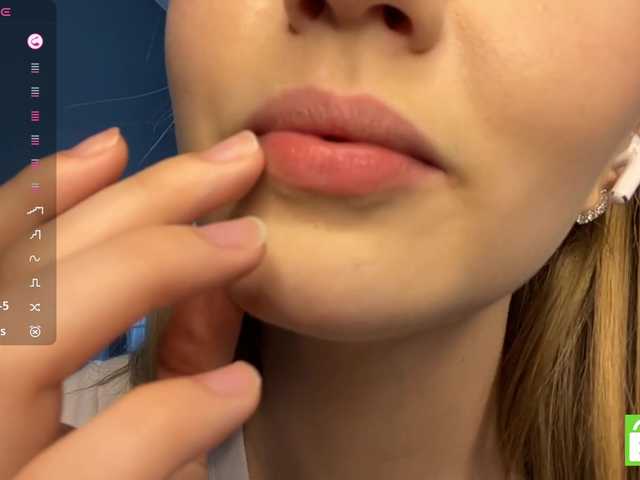 TyeshaDirksen live cam on BongaCams