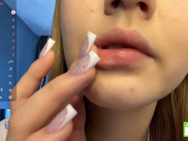 TyeshaDirksen live cam on BongaCams