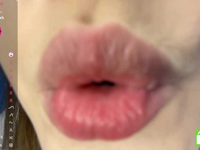 TyeshaDirksen live cam on BongaCams