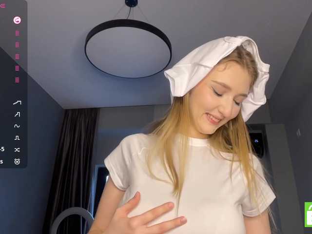 TyeshaDirksen live cam on BongaCams