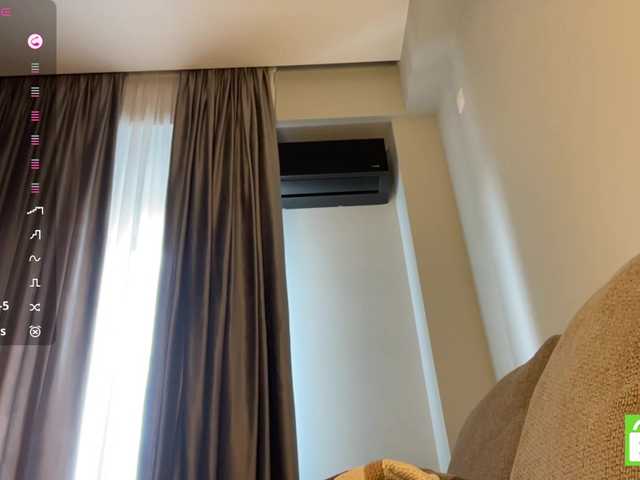 TyeshaDirksen live cam on BongaCams
