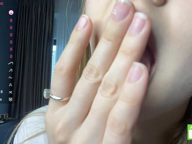 TyeshaDirksen live cam on BongaCams