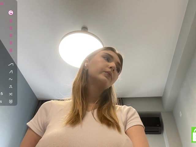 TyeshaDirksen live cam on BongaCams
