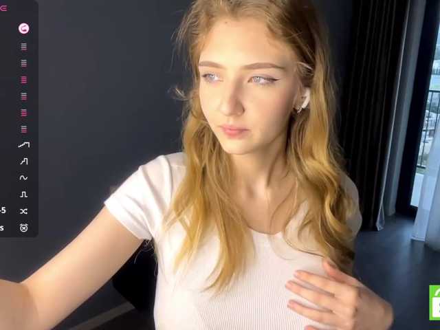 TyeshaDirksen live cam on BongaCams