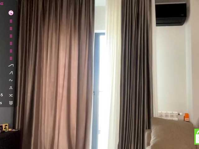 TyeshaDirksen live cam on BongaCams
