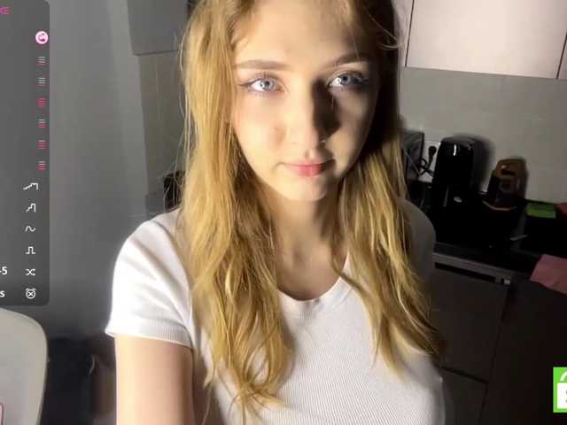 TyeshaDirksen live cam on BongaCams