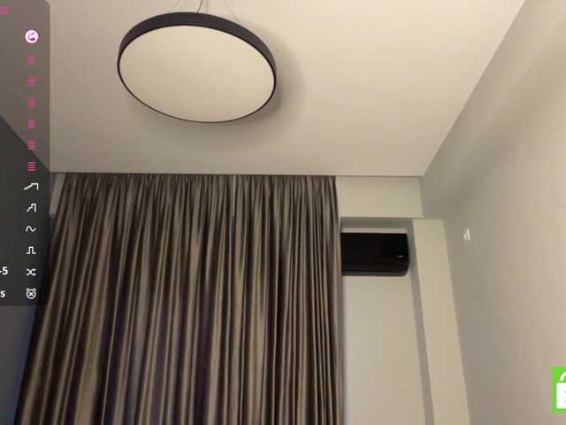 TyeshaDirksen live cam on BongaCams