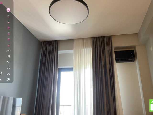 TyeshaDirksen live cam on BongaCams