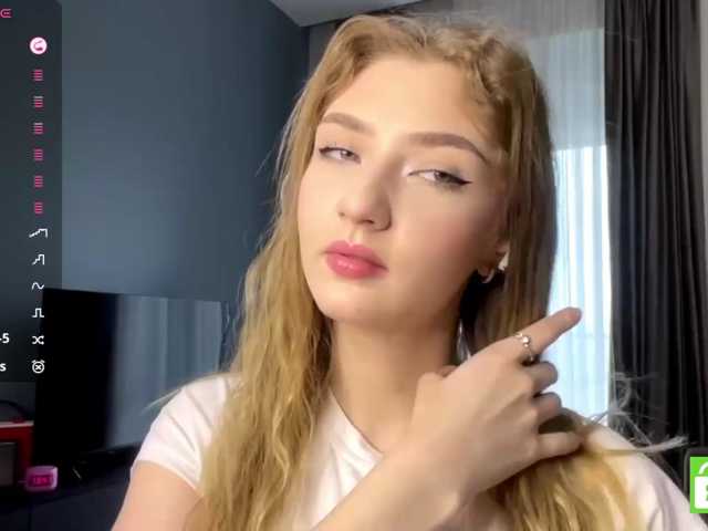 TyeshaDirksen live cam on BongaCams
