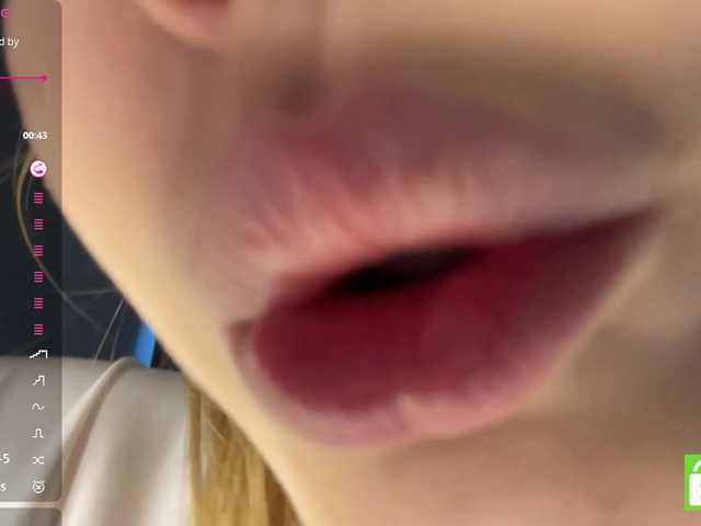 TyeshaDirksen live cam on BongaCams