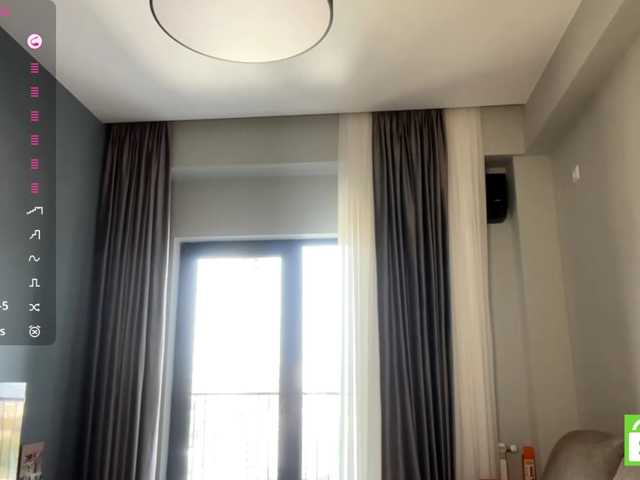 TyeshaDirksen live cam on BongaCams