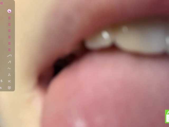 TyeshaDirksen live cam on BongaCams