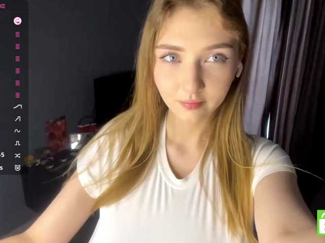 TyeshaDirksen live cam on BongaCams