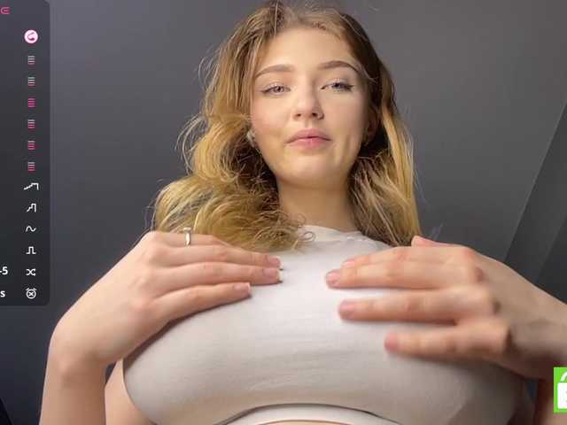 TyeshaDirksen live cam on BongaCams