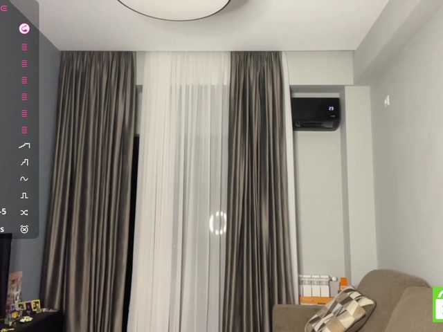 TyeshaDirksen live cam on BongaCams