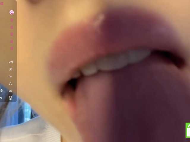 TyeshaDirksen live cam on BongaCams