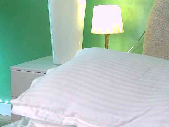 EllaAziana webcam
