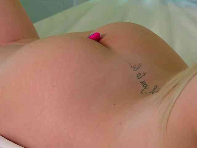 EllaAziana webcam
