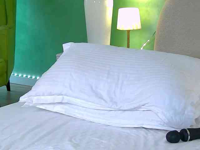 EllaAziana webcam