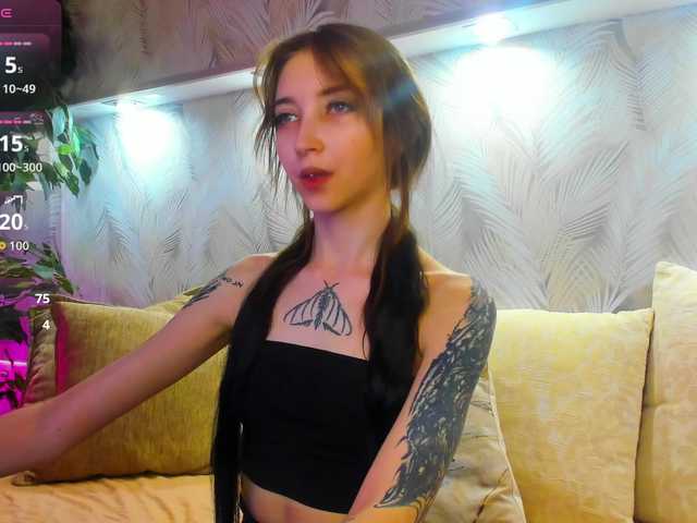 Ellen-Hops live webcam show