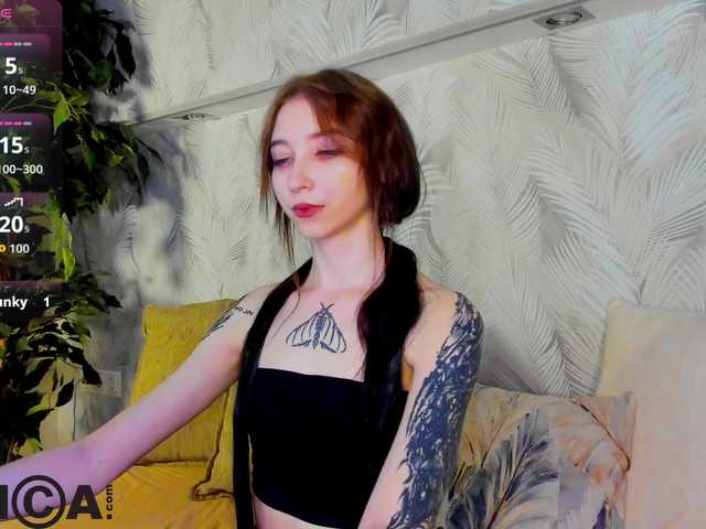 ellen-hops live sex show