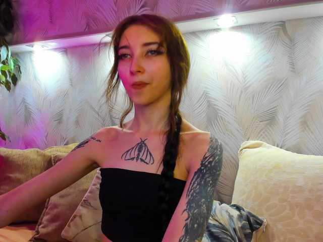 Ellen-Hops live webcam show