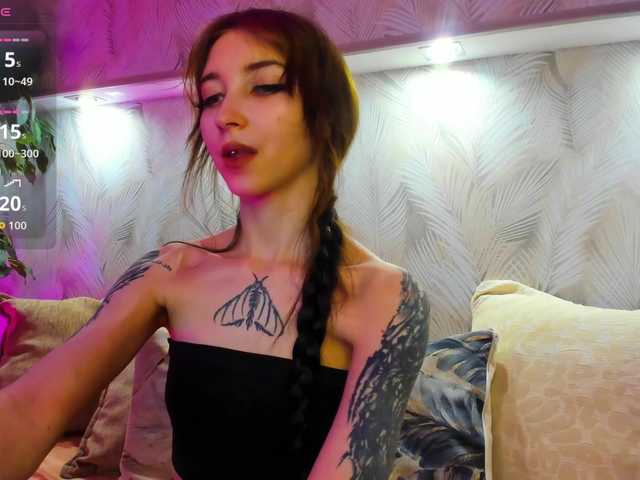 Ellen-Hops live webcam show