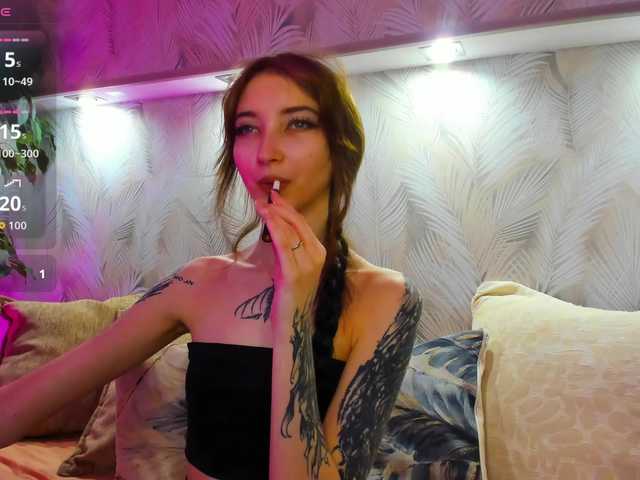 Ellen-Hops live webcam show