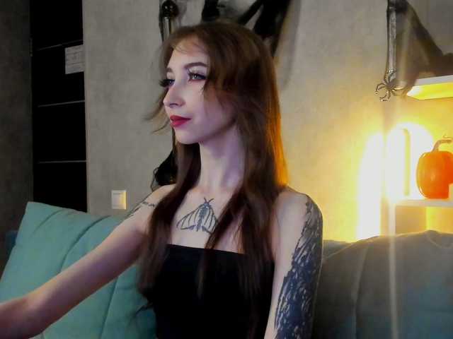Ellen-Hops live cam preview