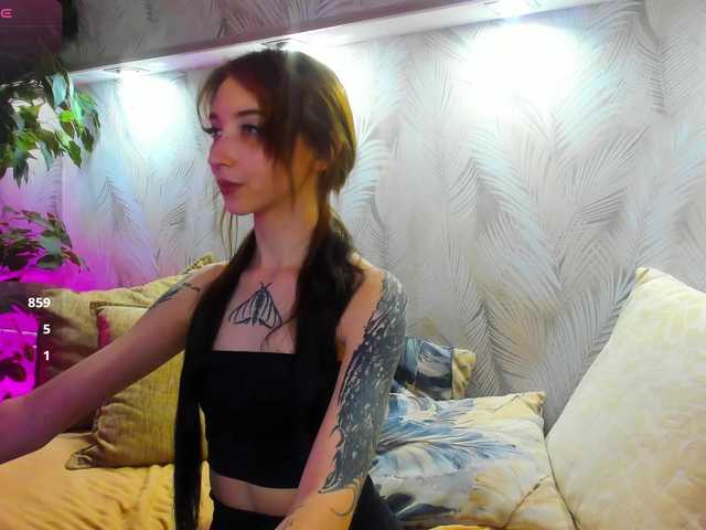 Ellen-Hops live webcam show