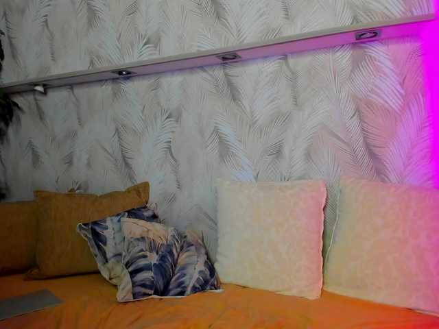 Ellen-Hops's BongaCams show and profile