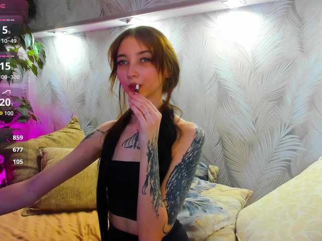 Ellen-Hops live webcam show