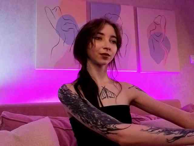 random chat cam Ellen-Hops