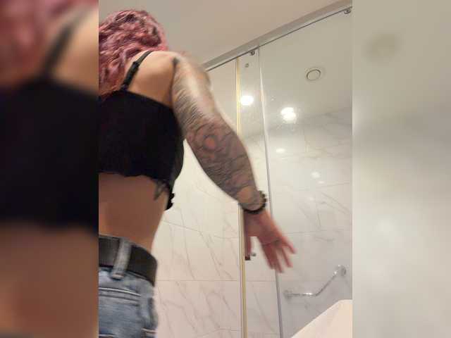 Alina666Mistress live cam preview