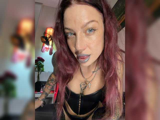 Alina666Mistress live cam preview