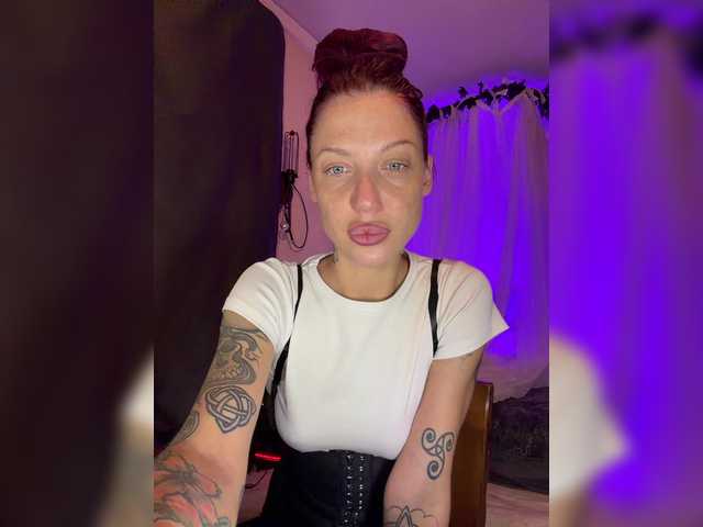 Alina666Mistress live cam on BongaCams