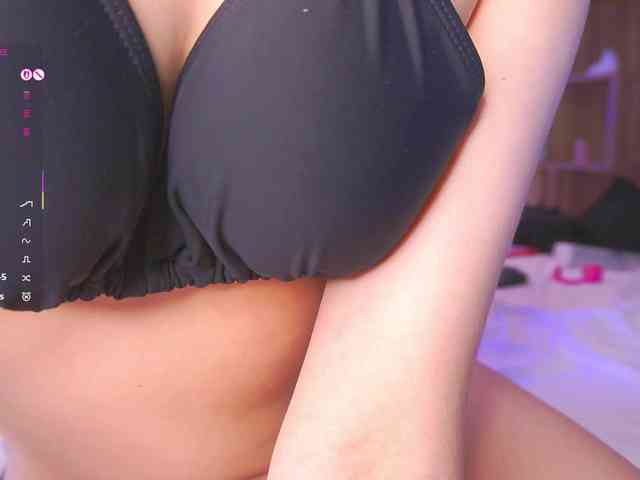 HollieDurand Live Webcam on BongaCams
