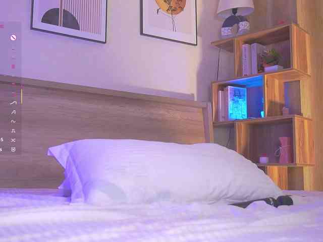 HollieDurand Live Webcam on BongaCams