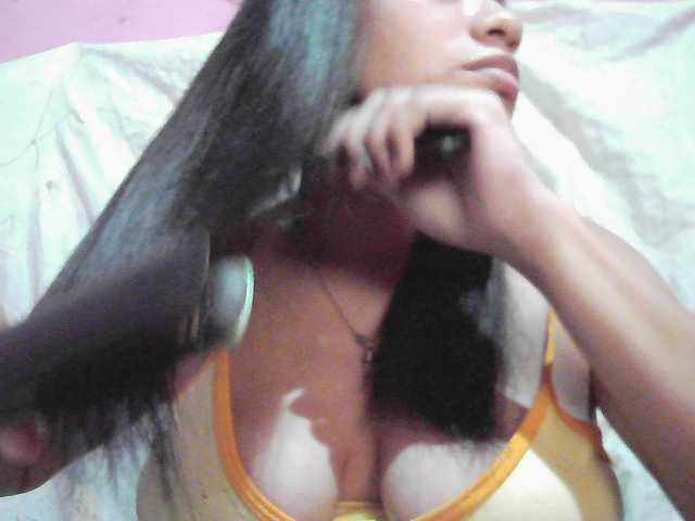MiaLaura live cam on BongaCams