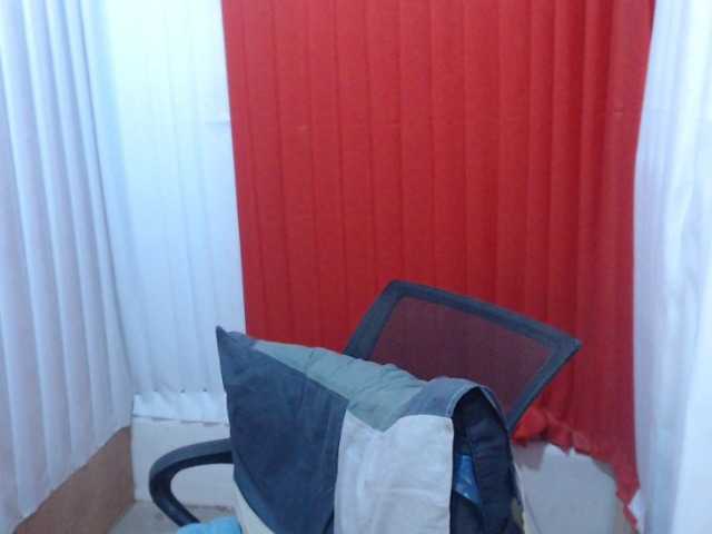 Janecumxx19 live cam on BongaCams