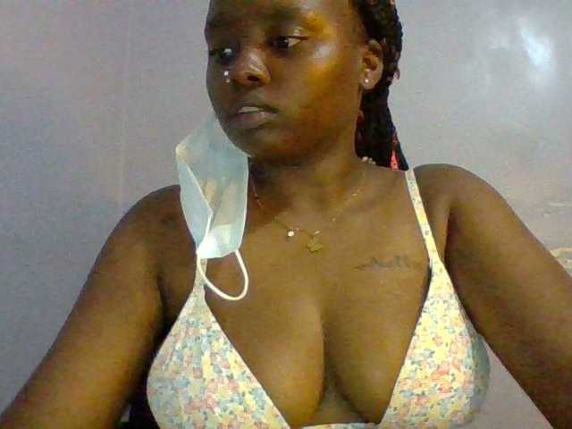 Sexie-boo webcam bongacams model stream image